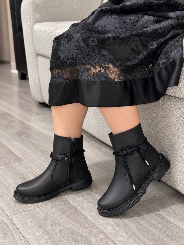 نیمبوت بندی رویه دوتیکه چرمی و سنگی